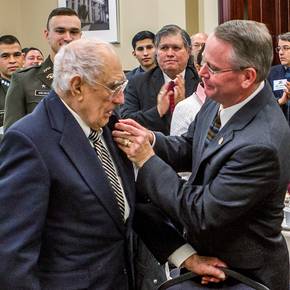 Architect, war hero William Peña named distinguished alumnus